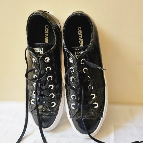 Converse Allstars shoe - Picture 1 of 11